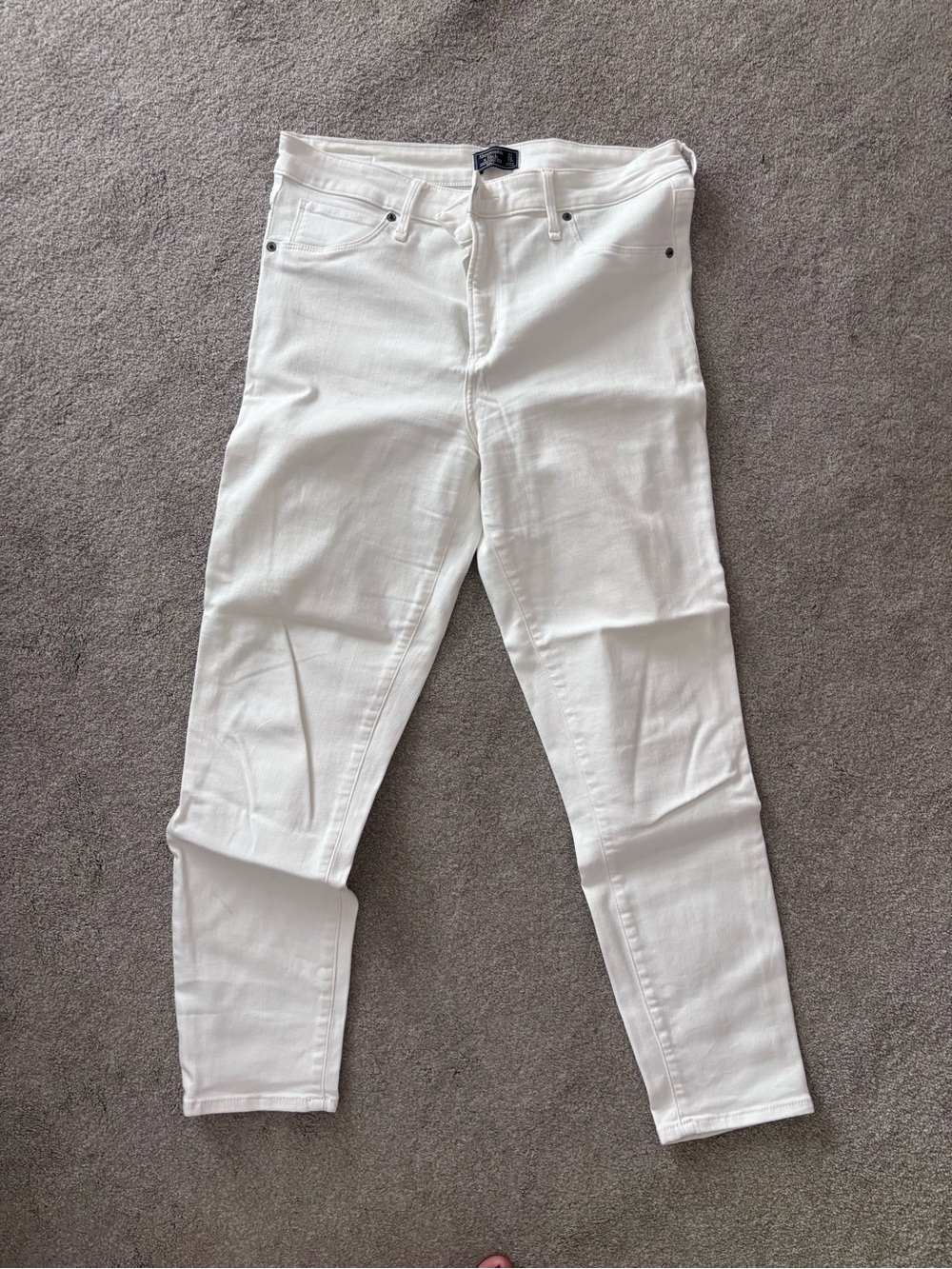 Abercrombie & Fitch White High-Rise Simone Ankle Jeans
